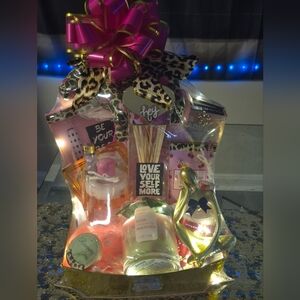 DIY LUXURY GIFT SETS-Bath & Body Gift Set - Pink & Gold Fragrant Collection